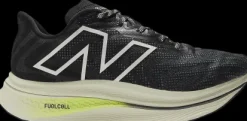 New Balance FuelCell SuperComp Trainer v2 Carbon Fibre Plate Race Shoe