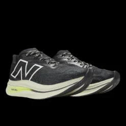 New Balance FuelCell SuperComp Trainer v2 Carbon Fibre Plate Race Shoe