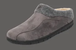 Relax in style with the Foamtreads® LUCAS 3  men's slipper.
