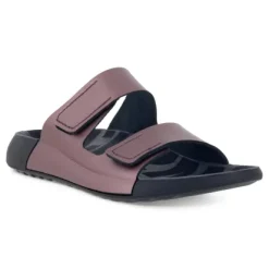 Women's ECCO 2ND COZMO offers unbeatable style and comfort.